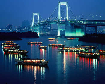 レインボーブリッジと屋形船の画像