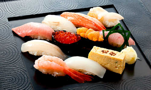 お寿司の盛り付けの画像
